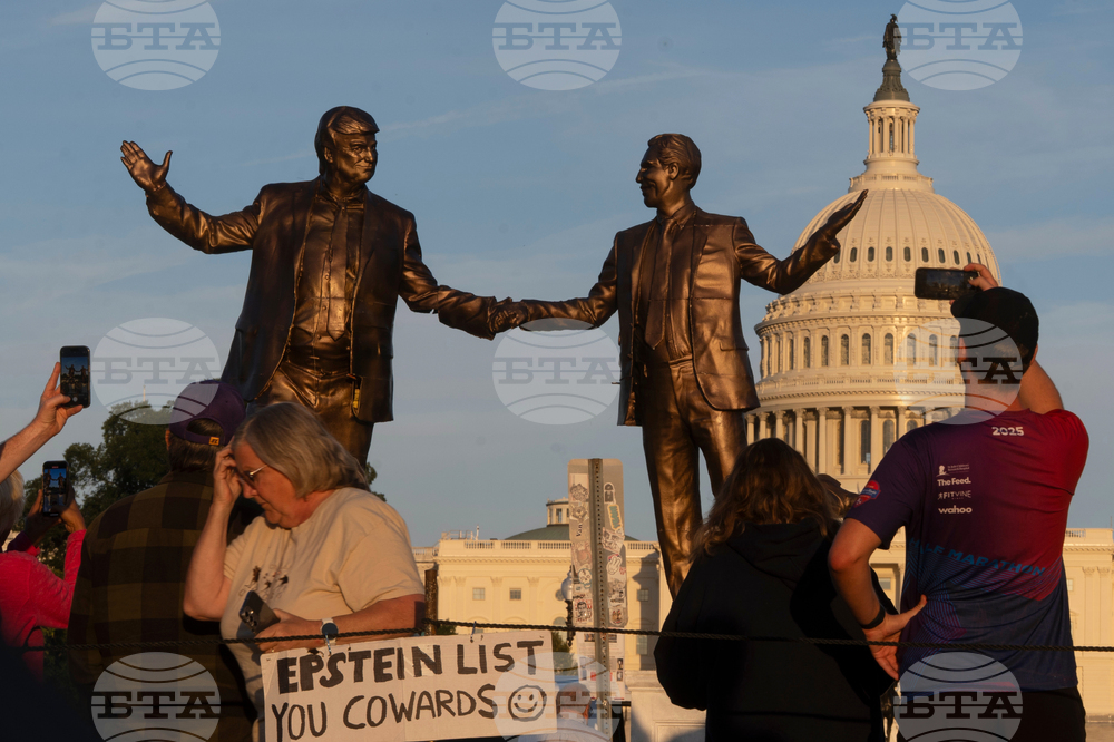 Сенатът на САЩ също одобри законопроекта за публикуване на всички документи, свързани с Джефри Епстийн