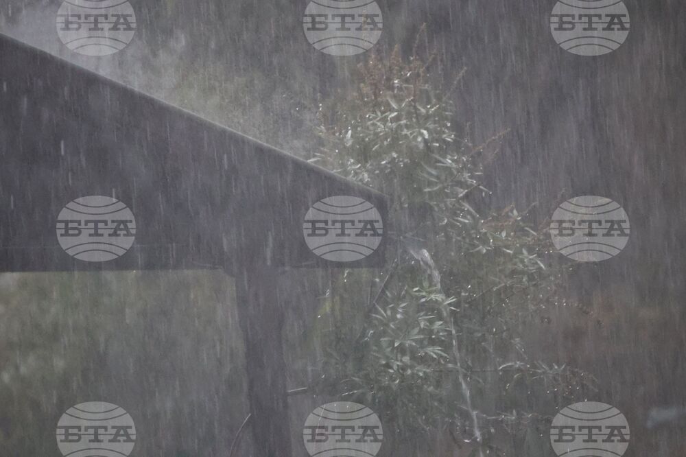 Проливни дъждове причиниха наводнение в гръцкия град Месолонги