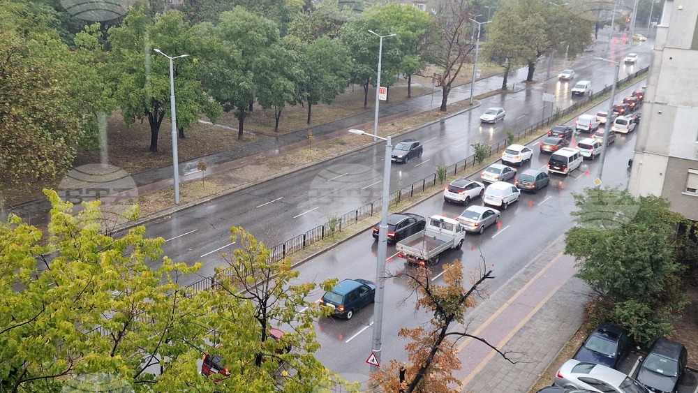 Пълна с вода тръба на Южния обходен колектор наводни и затвори пътен участък в район „Южен“ в Пловдив