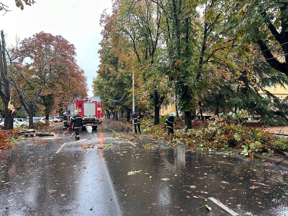 През последното денонощие в страната са ликвидирани 34 пожара