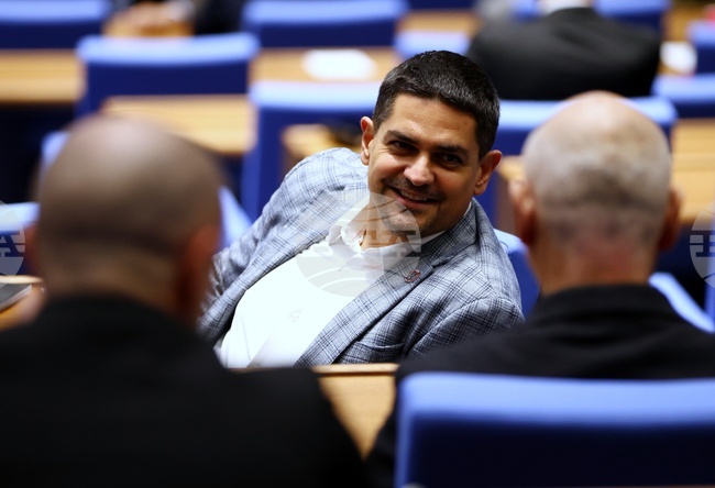 ИТН да не внася никога повече законопроекта за промени в Наказателния кодекс, призова Радостин Василев