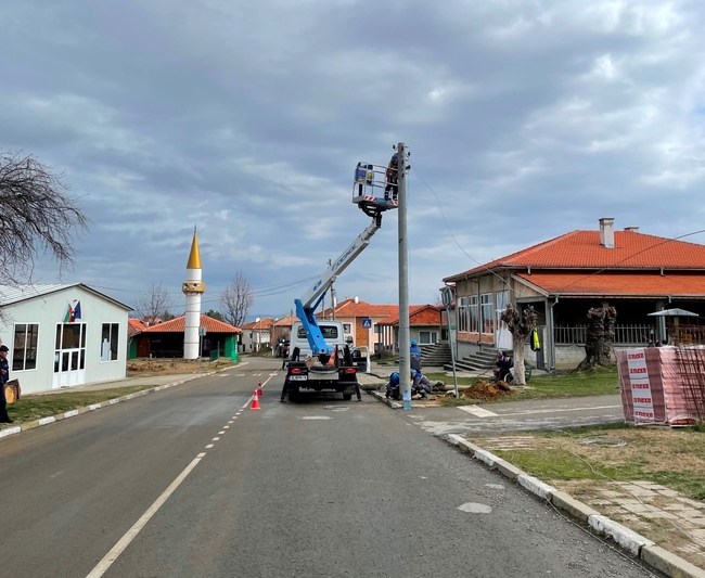Промяната в метеорологичните условия е създала предпоставки за аварии по въздушната електроразпределителна мрежа в Североизточна България