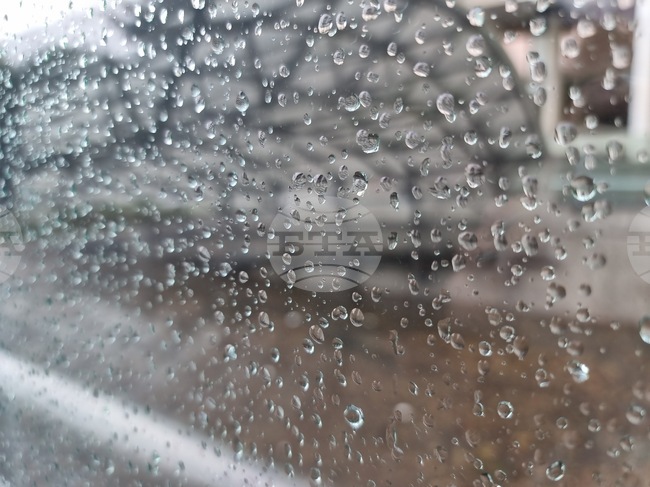 Заради проливните дъждове Община Бургас обяви за неучебен деня в четири училища