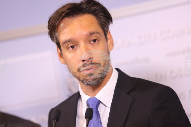 София не трябва да се огъва на рекета, на който е подложена, каза Борис Бонев за кризата с отпадъците