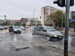 Пловдив - дъжд - улици