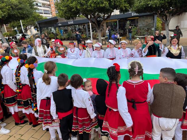 Детската танцова школа „Хорце“ в Коядо Виялба, Мадрид, Испания, обяви прием за нови танцьори