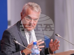 Национален пресклуб БТА - София - кръгла маса - Румен Петков