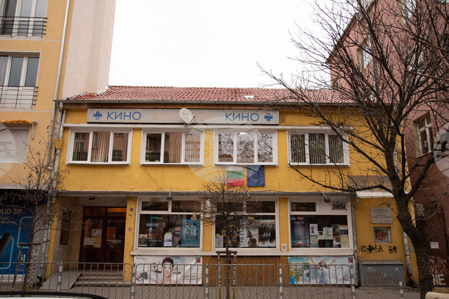 Приключи ремонтът на най-стария действащ читалищен киносалон в България