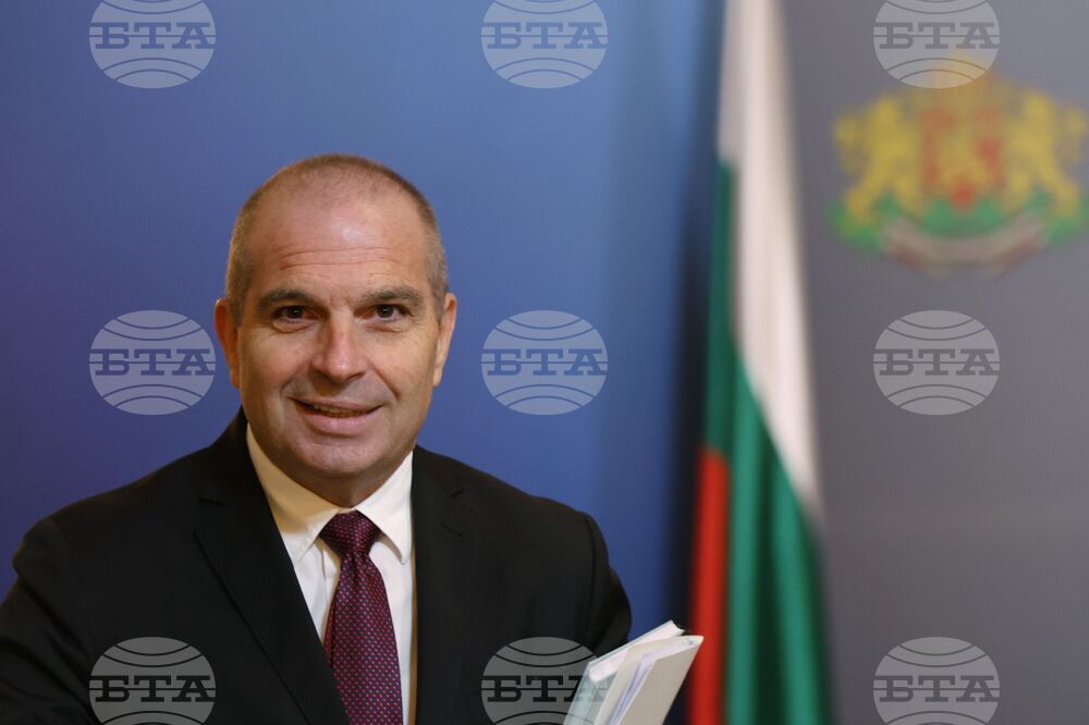 Гроздан Караджов ще въведе в експлоатация три нови локомотива „Смартрон“