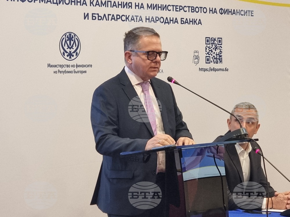 Безкасовите разплащания ще улеснят смяната на валутата, каза зам.-министър Дончо Барбалов в Сливен