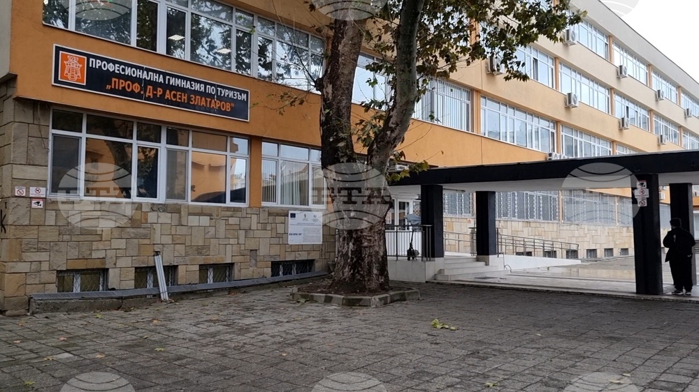 Бургас - Професионална гимназия по туризъм  "Проф. д-р Асен Златаров" - участие в инициативата "Светилник"