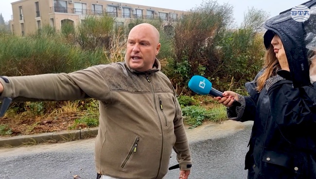 Реката придойде и отнесе колите в морето, разказа очевидец от наводненията в Елените