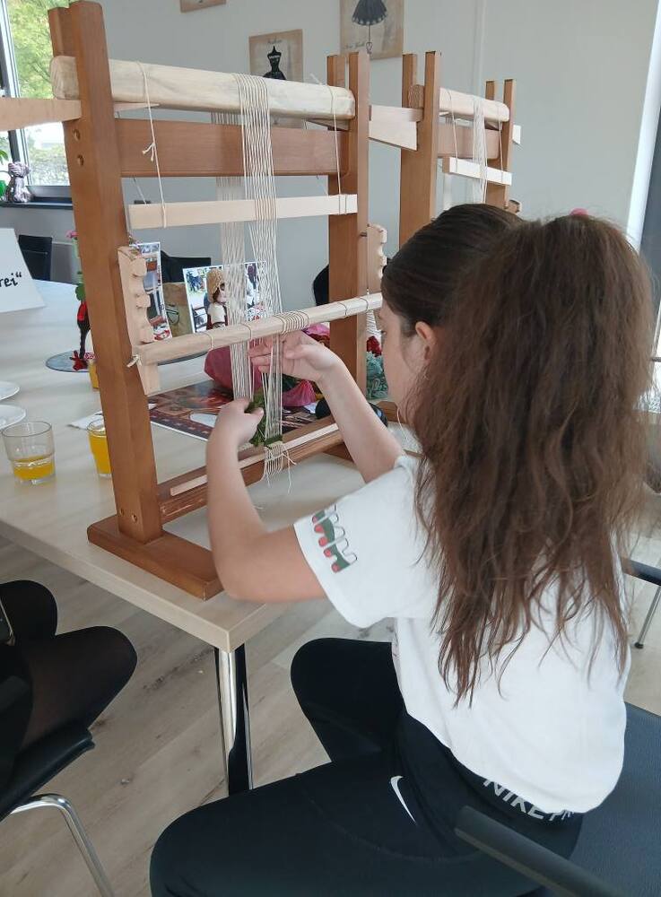 Ателие по тъкане на вертикален стан и репетиция по народни танци са част от програмата за 5 октомври в читалище „Малката България” в Мюнстер