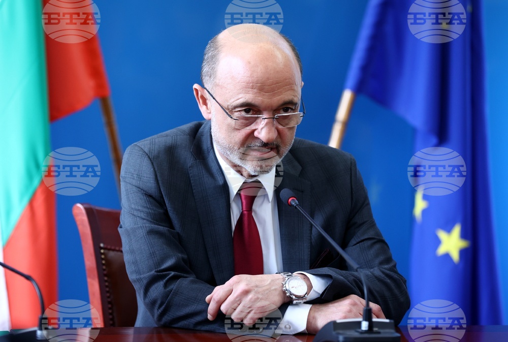 Health Minister: Bulgaria Does Not Need Vaccines against COVID-19, Some 2.8 Mln Doses to Be Scrapped in 2023