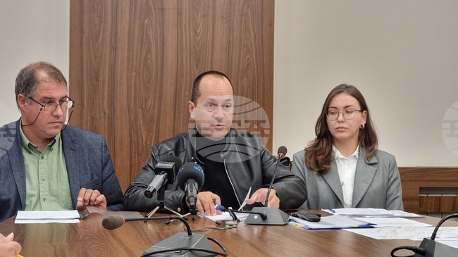 Покрити паркоместа с фотоволтаични панели ще изгражда в ж.к. „Сениче“ Община Враца