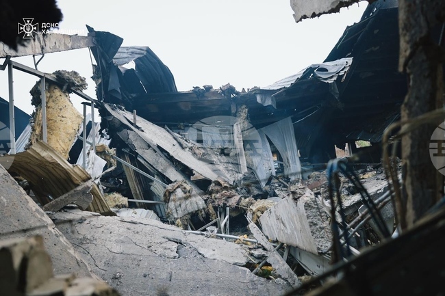 Трима души бяха убити и десет бяха ранени при руски ракетен удар в Харковска област, съобщиха местните власти