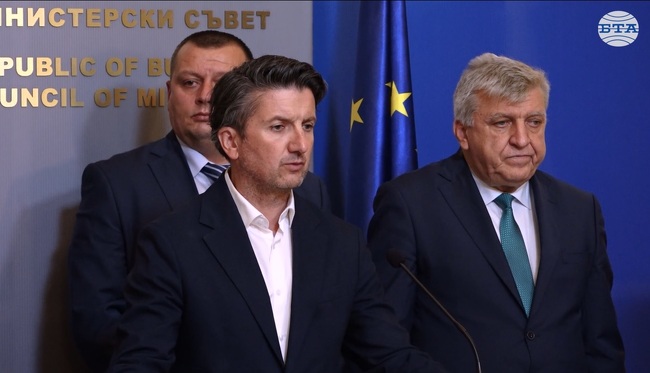 Няма опасност за живота на български и чуждестранни туристи в района на бедствието по Черноморието, заяви министър Мирослав Боршош