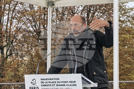 Франция - Париж - мост Пон Ньоф - Кристо и Жан-Клод - площад