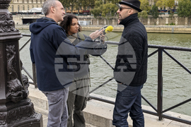 Франция - Париж - мост Пон Ньоф - Кристо и Жан-Клод - площад