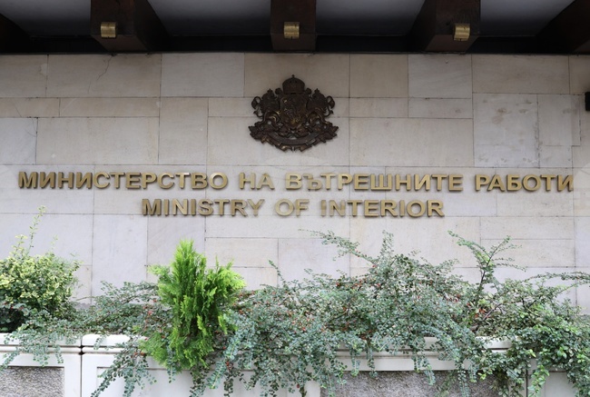 МВР работи по случай с четири запалени камиона за отпадъци с турска регистрация в София