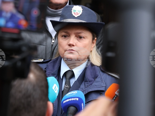 Част от проходите остават затворени за почистване, въведени са временни ограничения в участъци от автомагистралите, каза комисар Мария Ботева