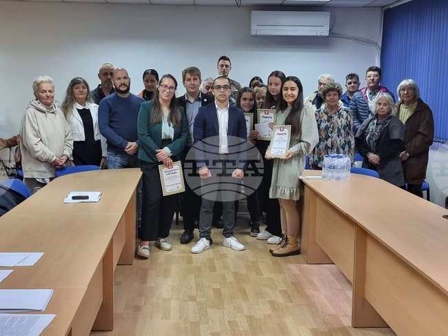 Във Велико Търново бяха наградени победителите от литературния конкурс „140 години след Съединението – пътят на България днес“