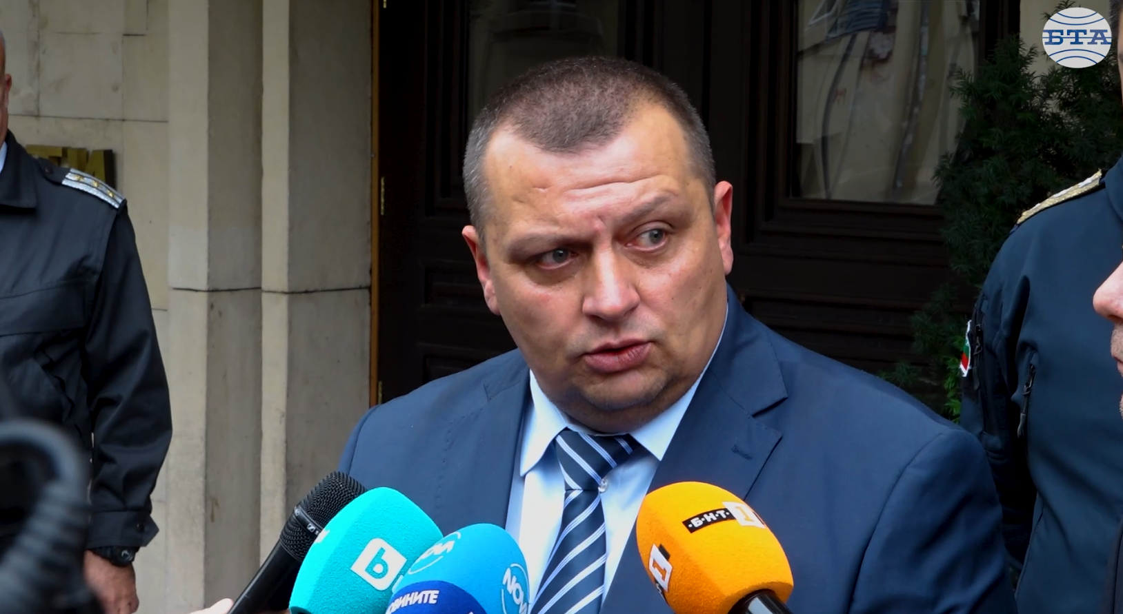 В различни общини на Бургас, Монтана и Перник има въведено бедствено положение, един човек се издирва, каза заместник-министър Тони Тодоров В различни общини на Бургас, Монтана и Перник има въведено бедствено положение, един човек се издирва, каза заместник-министър Тони Тодоров