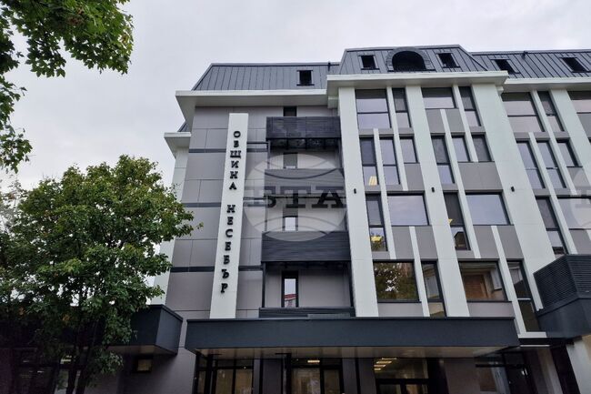 Полиция влезе в сградите на Община Несебър, РДНСК и РИОСВ в Бургас