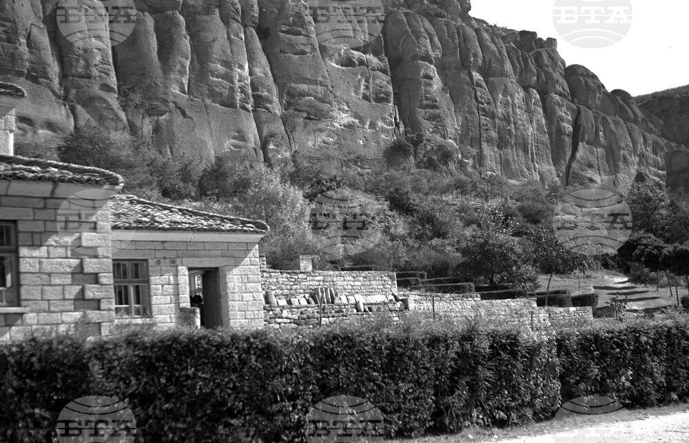 Мадарските скали до с. Мадара