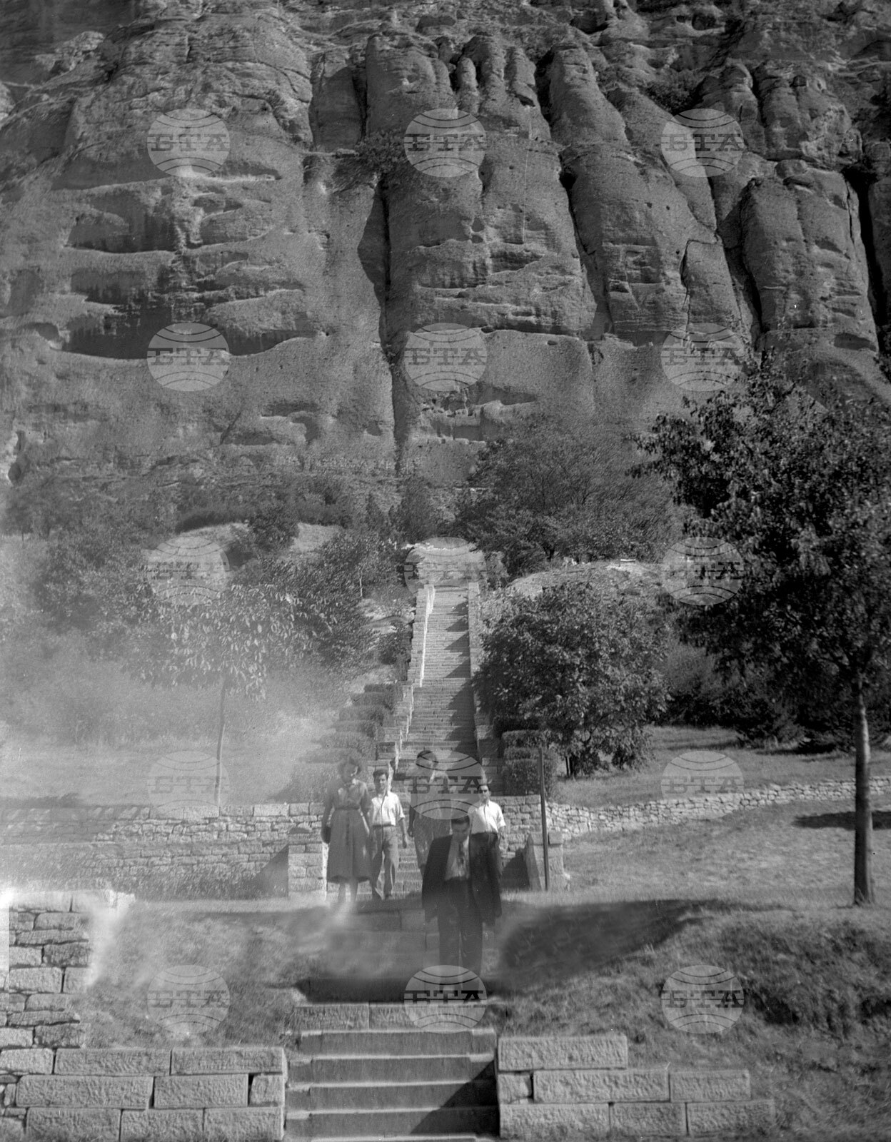 Мадарските скали до с. Мадара