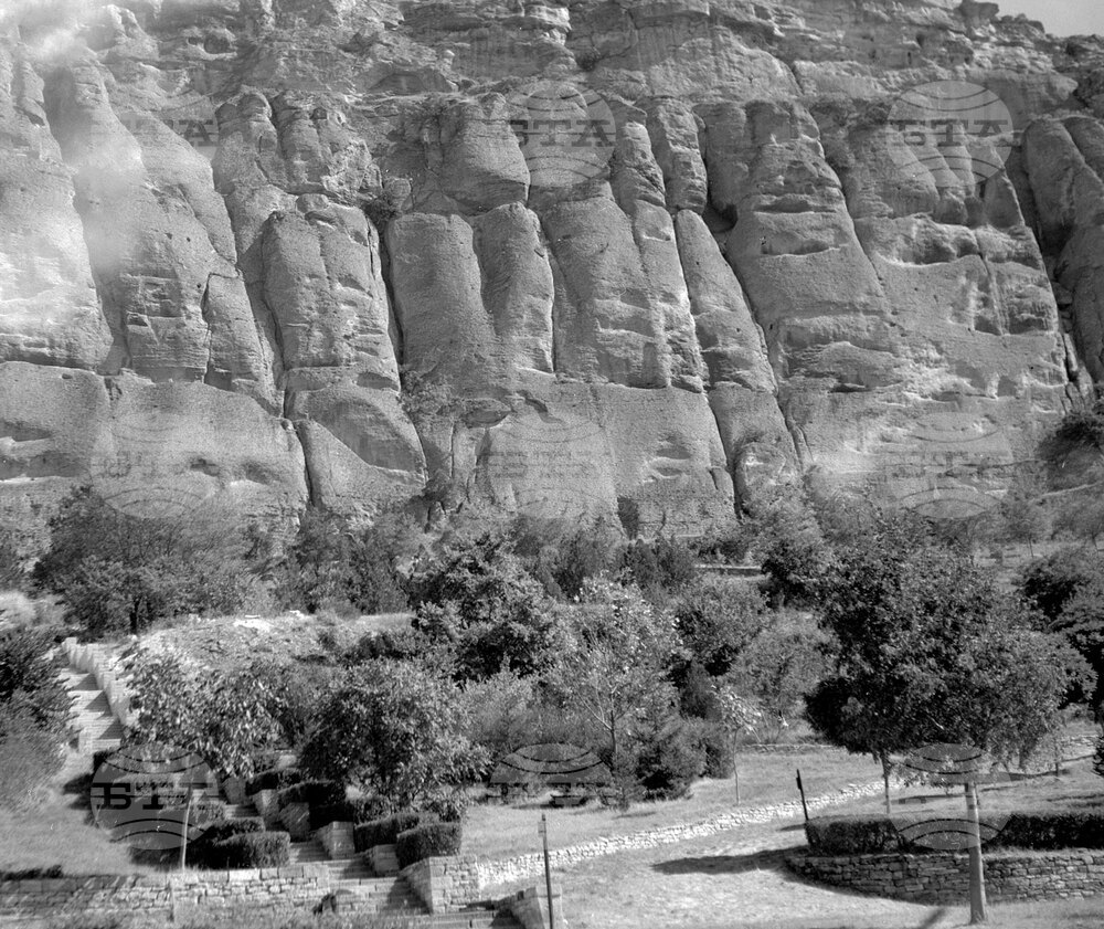 Мадарските скали до с. Мадара