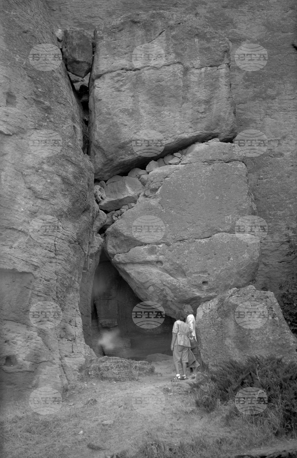 Мадарските скали до с. Мадара