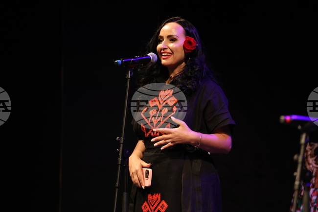 Културните събития трябва да се случват и в трудни времена, може би тогава са най-нужни, каза директорът на фестивала „ОКО“ Тетяна Станева