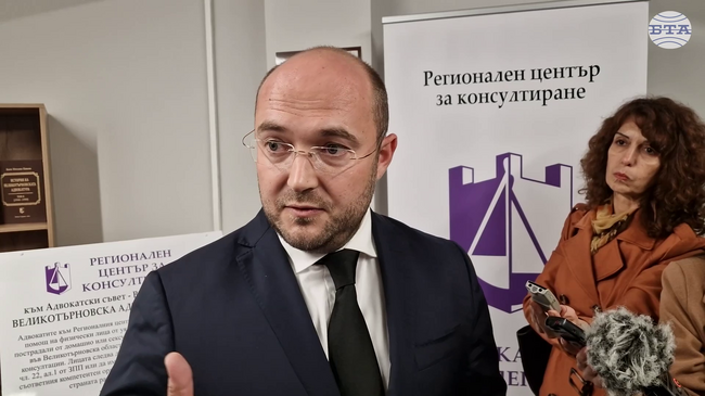 Държавата осигурява 10 милиона годишно за безплатна адвокатска помощ за най-нуждаещите се български граждани, каза правосъдният министър