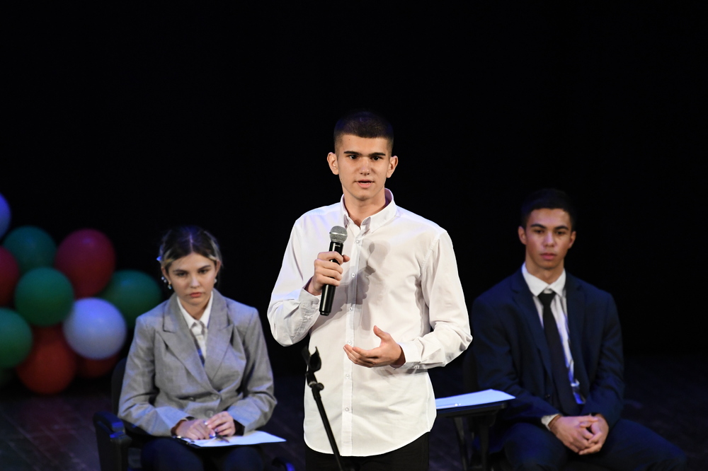 Община Стара Загора: Десетокласникът от ПГЕ „Джон Атанасов“ Иван Байков е новият Кмет на Млада Загора