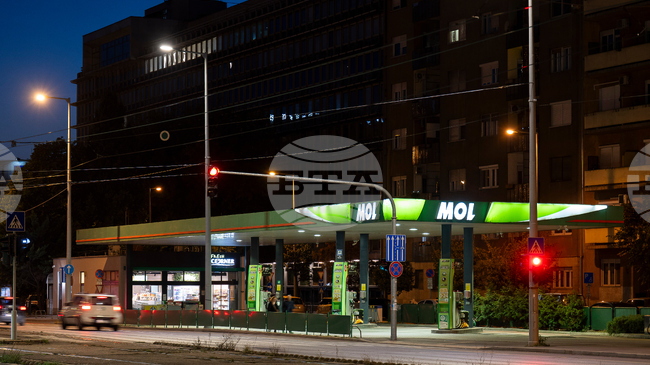 Националната банка на Унгария започва разследване на сделки с акции на енергийната компания МОЛ