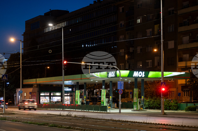 Виктор Орбан ще обсъди следващата седмица с Доналд Тръмп санкциите, наложени на "Лукойл" и "Роснефт", съобщи унгарският външен министър