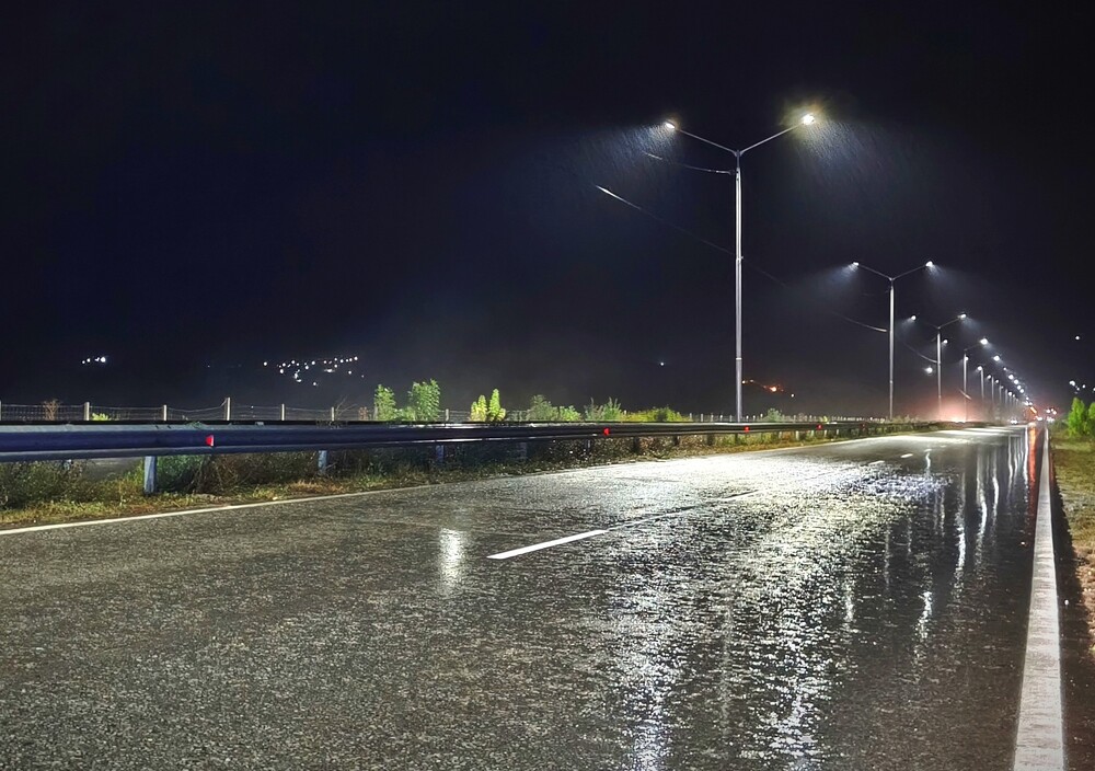 АПИ: Завърши възстановяването на осветлението на път I-6 в участъка Кюстендил - Ябълково