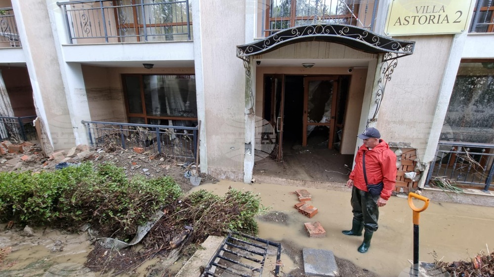 В кметството в Свети Влас е получен сигнал за открито тяло на жена в курорта Елените, съобщи кметът Иван Николов 