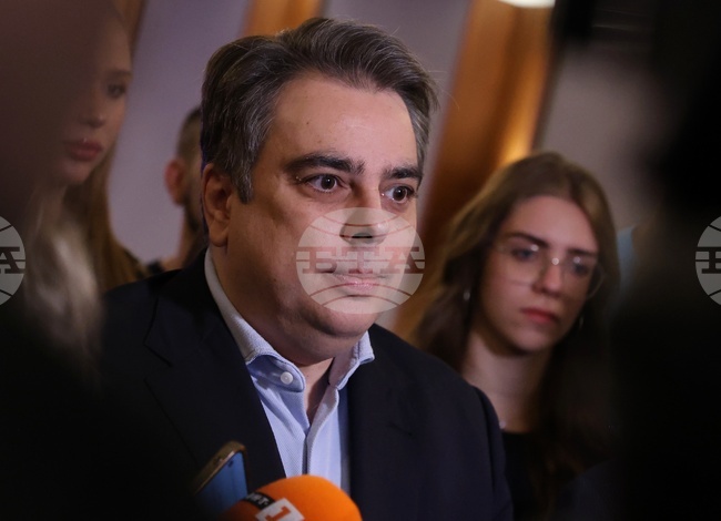 Борислав Сарафов се разпорежда незаконно с държавни средства и трябва да бъде задържан, каза председателят на ПП Асен Василев 