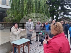 Село Коняво - фотоволтаици - среща