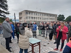 Село Коняво - фотоволтаици - среща