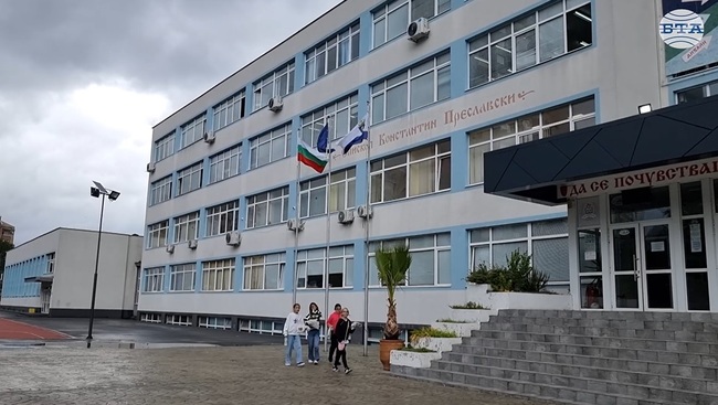 Първият химн в историята на Средно училище "Епископ Константин Преславски" в Бургас доразвива неговия девиз "Повярвай, че можеш"