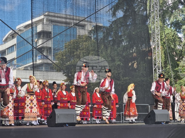 Фолклорен концерт зарадва жителите на Стара Загора в навечерието на празника на града