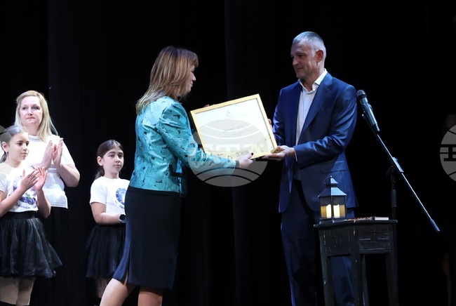 Кампанията за училищните химни "Светилник" започна преди четири години и се случва заедно с партньорите ни, каза Иван Димитров от "Музикаутор"