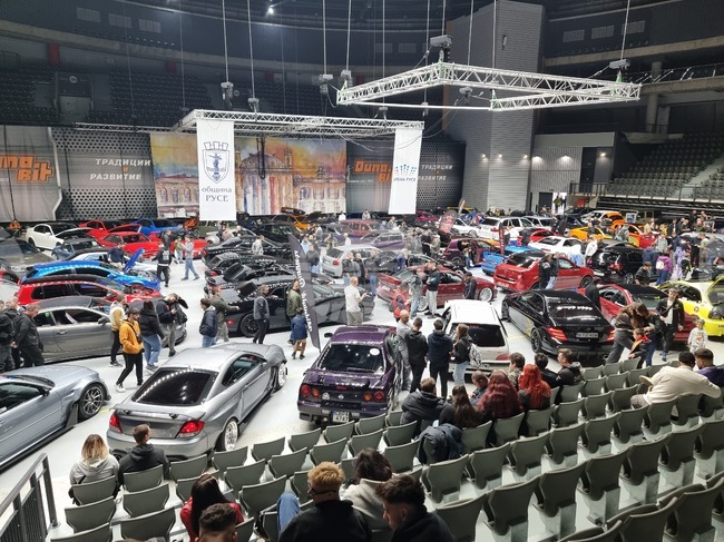 Около 100 модифицирани автомобила от България и Румъния участват в тунинг фестивал в Русе 