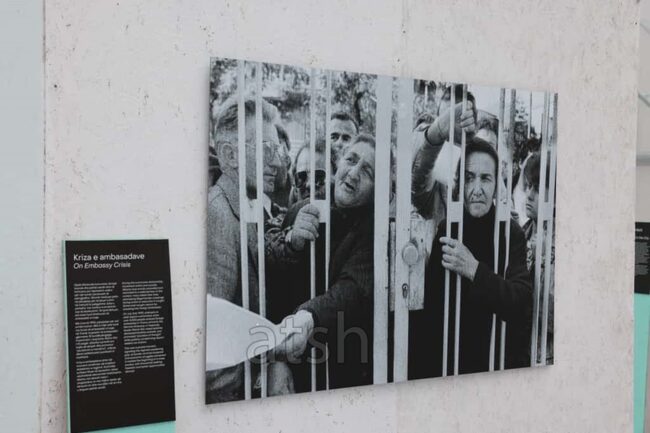 АТА: Фотоизложба на Юта Бенценберг в Тирана изследва паметта, загубата и артистичното прераждане