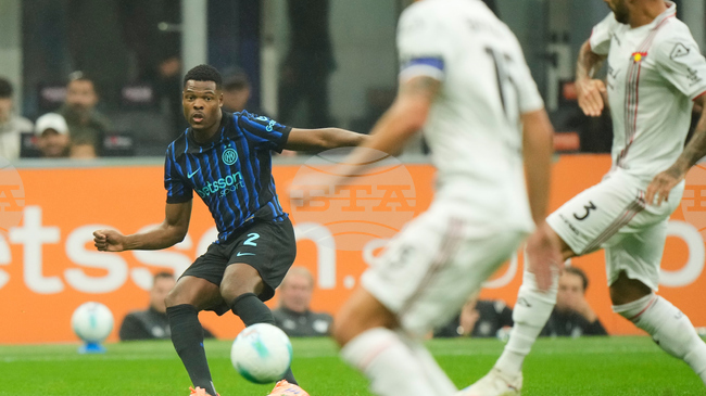 Защитникът на Интер Дензел Дъмфрис ще отсъства между два и три месеца