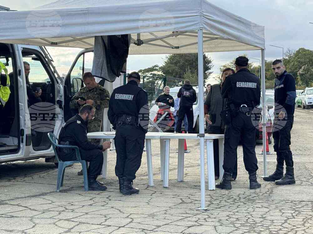 Охраняват се всички подстъпи към ваканционно селище Елените, включително и плажната ивица, съобщиха от полицията