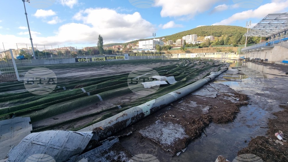 Водната стихия опустоши градския стадион в Свети Влас, каза кметът Иван Николов